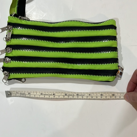 Zippered wristlet-clutch - Picture 10 of 10